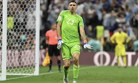 FIFA cấm thủ môn dùng tiểu xảo khi bắt penalty