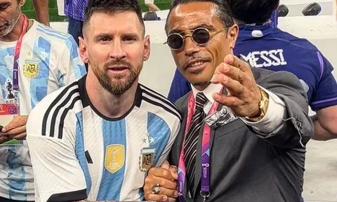 FIFA điều tra 'Thánh rắc muối'