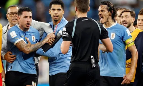 FIFA mở thủ tục kỷ luật với 4 cầu thủ Uruguay