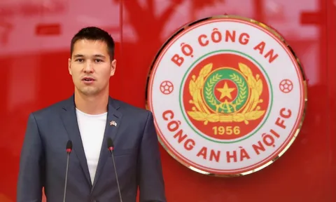 Filip Nguyễn vội ra sân bay sau khi ký hợp đồng với CLB CAHN