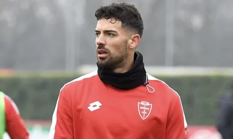 Hậu vệ Arsenal lần đầu trở lại sân tập sau khi bị đâm