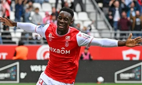 Arsenal ngó lơ sát thủ trẻ tài năng