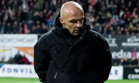 CHÍNH THỨC! Ajax sa thải HLV thay Ten Hag chỉ sau nửa mùa