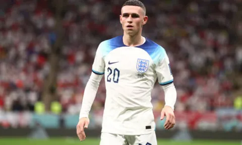 Phản ứng của Phil Foden khi bị thay ra chỉ sau 12 phút