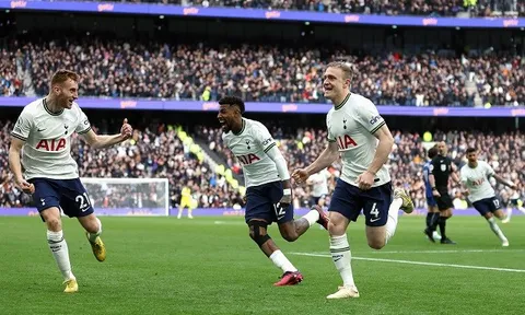 Sút xa đánh bại Kepa, sao trẻ Spurs được khen ngợi hết lời
