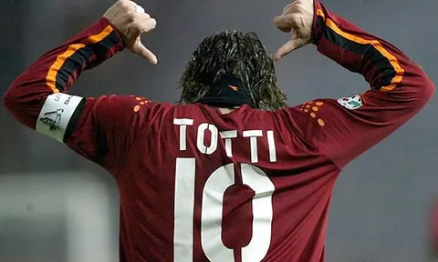 Áo số 10 của Totti tại Roma sắp có chủ nhân mới