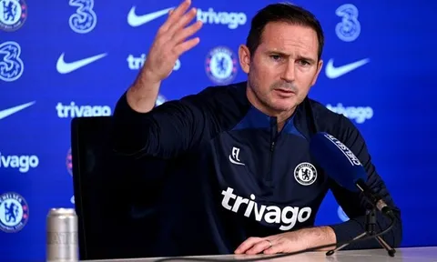 Ian Wright khuyên Lampard sử dụng vũ khí bị lãng quên của Chelsea