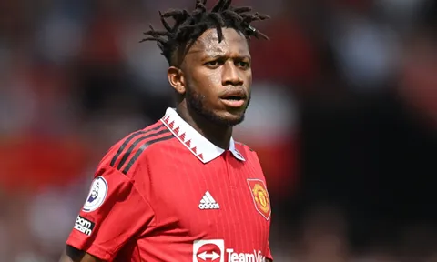 Fred hóa 'quái thú' trước Fulham
