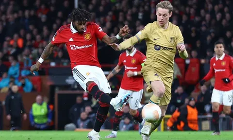 Fred vẫn là khác biệt của MU trước Barca
