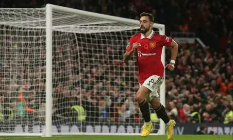 Fulham - Manchester United: 4 bàn ở Craven Cottage