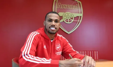 Dàn sao Arsenal chúc mừng Gabriel