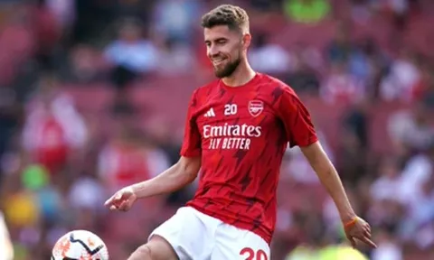Gã khổng lồ theo sát Jorginho