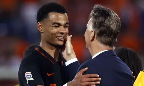 Van Gaal đã chỉ cách để Klopp dễ dàng "mở khóa" Gakpo