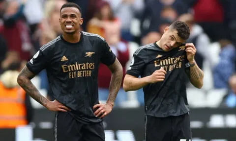 Ferdinand 'hủy diệt' trung vệ Arsenal