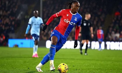 Agbonlahor khuyên M.U mua sao Crystal Palace