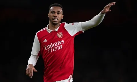 Thủ lĩnh nơi hàng phòng ngự Arsenal