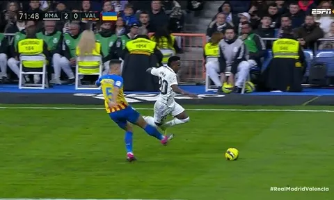 Gabriel Paulista gửi lời nhắn đến Vinicius Junior