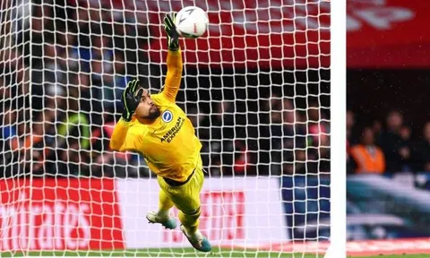 Gặp khó vụ Onana, Man United chốt mua thủ môn 30 triệu bảng