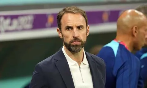 "Saka rất nhanh, nhưng Rashford nên đá chinh"