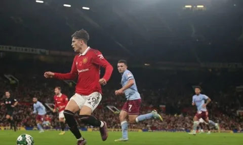 Đóng vai chính, Ten Hag gửi thông điệp cho Garnacho