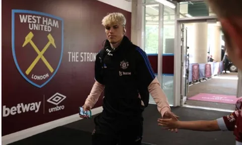 Ten Hag nói rõ lý do không dùng Garnacho