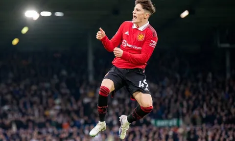 Paul Scholes so sánh báu vật Man Utd với Ronaldo