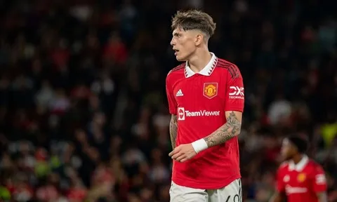 Ten Hag nêu điểm vượt trội của Garnacho so với Elanga