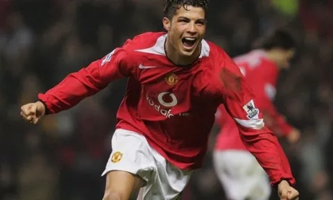 Gary Neville khen sao Arsenal tốt hơn Ronaldo ở cùng độ tuổi