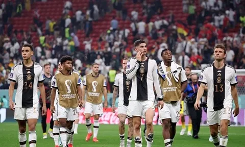 Gary Neville: "Thật không thể tin được"