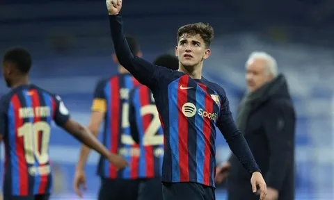 Gavi mất tư cách cầu thủ đội một Barca