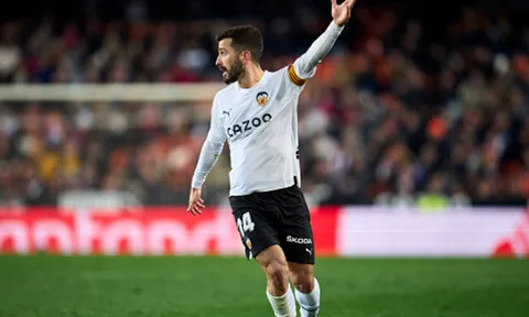 Barcelona tăm tia hậu vệ cánh xuất sắc La Liga
