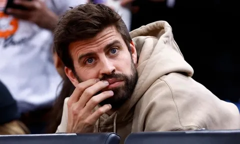Gerard Pique bị la ó