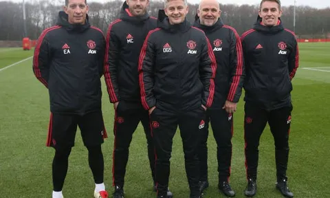 Michael Carrick biến cựu cầu thủ Arsenal thành 'quái vật săn bàn'
