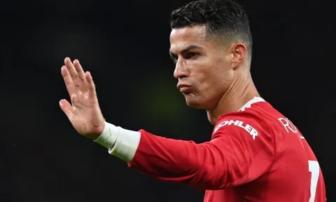 Ronaldo bực tức, hóa Sir Alex 'sấy tóc' cả đội M.U ở trận Atalanta