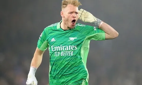 Ramsdale chọc tức CĐV Leeds, huyền thoại Arsenal nói 1 câu