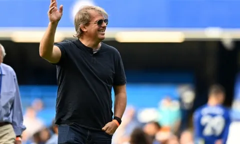 Tại sao các câu lạc bộ Premier League chi rất nhiều sau Brexit?