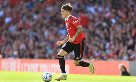 Sao trẻ đá trận ra mắt xuất sắc, Man Utd sắp ký hợp đồng mới