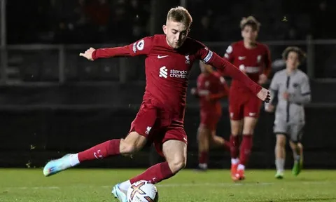 CHÍNH THỨC! Liverpool bán đứt tiền vệ 21 tuổi