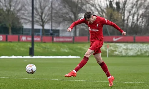 Liverpool chính thức chia tay 'báu vật' hàng phòng ngự