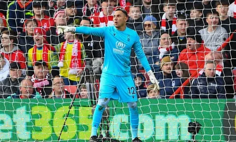 HLV PSG hé lộ lý do Keylor Navas chuyển đến Nottingham