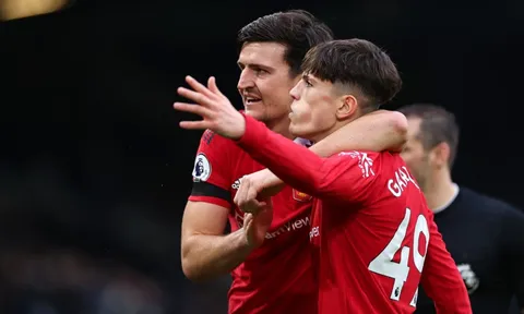 'Người hùng sa ngã trỗi dậy' và 'Cậu bé vàng bay cao' của Man Utd