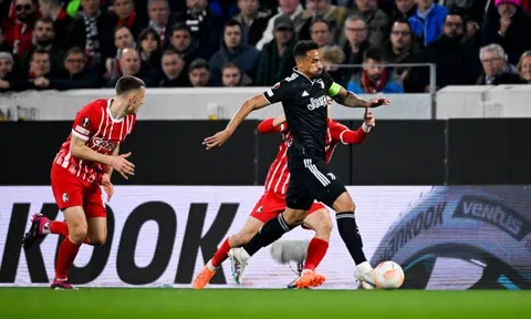 Hậu vệ Juventus khước từ đề nghị khủng của Man Utd