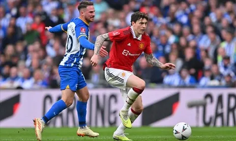 Không đồng ý với BBC, Neville tự chọn MOTM của M.U