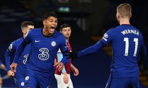 Chelsea đại thắng, Neville chỉ ra tầm quan trọng của Thiago Silva
