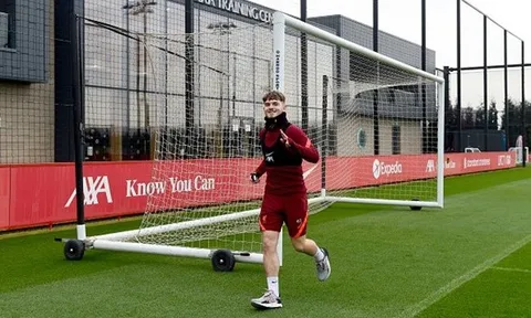 Báu vật Liverpool trở lại sân tập