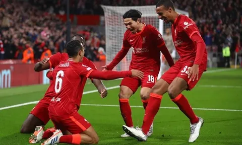 Alan Shearer: "Một cú chạm bóng đúng vị trí"
