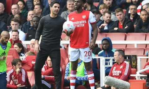 "Người thừa" bất ngờ lên tiếng trách móc Arsenal
