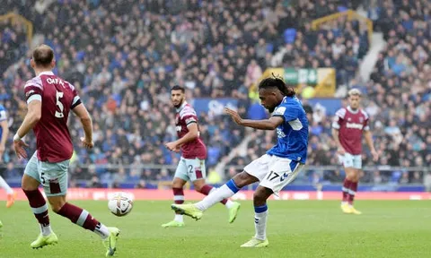 "Arsenal nói họ đã nhận được 1 lời đề nghị trị giá cao dành cho tôi"