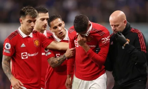 Sao Arsenal lập tức hưởng lợi vì Varane của Man Utd
