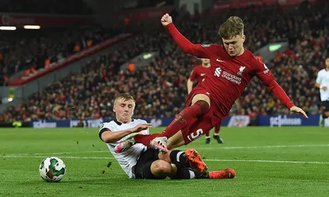 CHÍNH THỨC! Liverpool ký thần đồng 17 tuổi